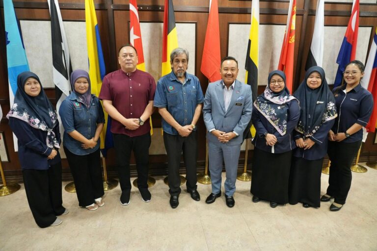 Kunjungan Hormat PIBG Sekolah Menengah Kebangsaan Likas ke Kementerian Belia dan Sukan Sabah