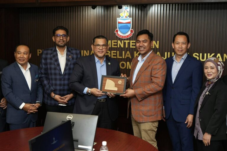 KUNJUNGAN HORMAT TIMBALAN MENTERI BELIA DAN SUKAN MALAYSIA KE KBSK