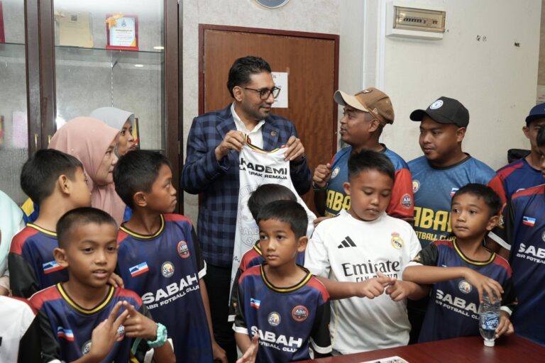 KUNJUNGAN HORMAT ABRS KE PEJABAT PEMBANTU MENTERI KBSK